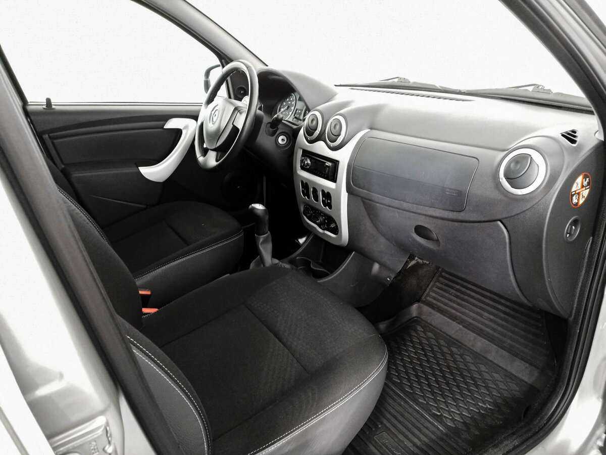 Renault Sandero с пробегом — 2012 год. Фото: #8