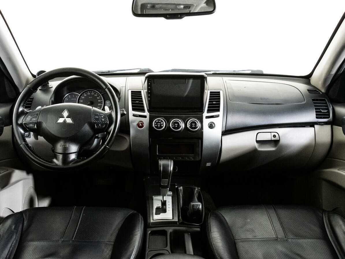 Mitsubishi Pajero Sport с пробегом — 2014 год. Фото: #9