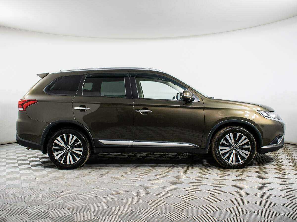Mitsubishi Outlander с пробегом — 2018 год. Фото: #0