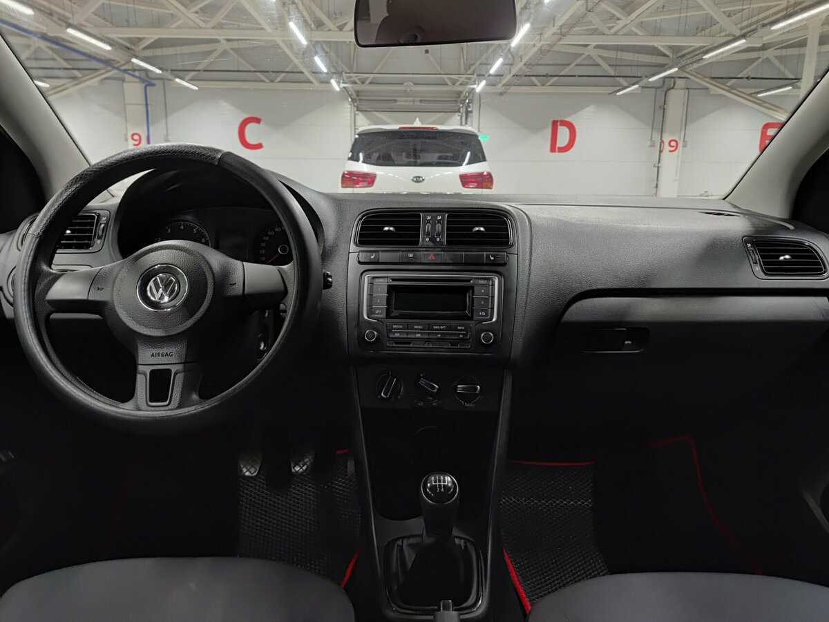 Volkswagen Polo с пробегом — 2014 год. Фото: #12
