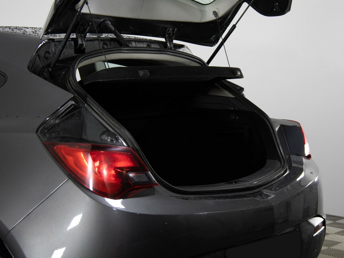 Opel Astra с пробегом — 2012 год. Фото: #14