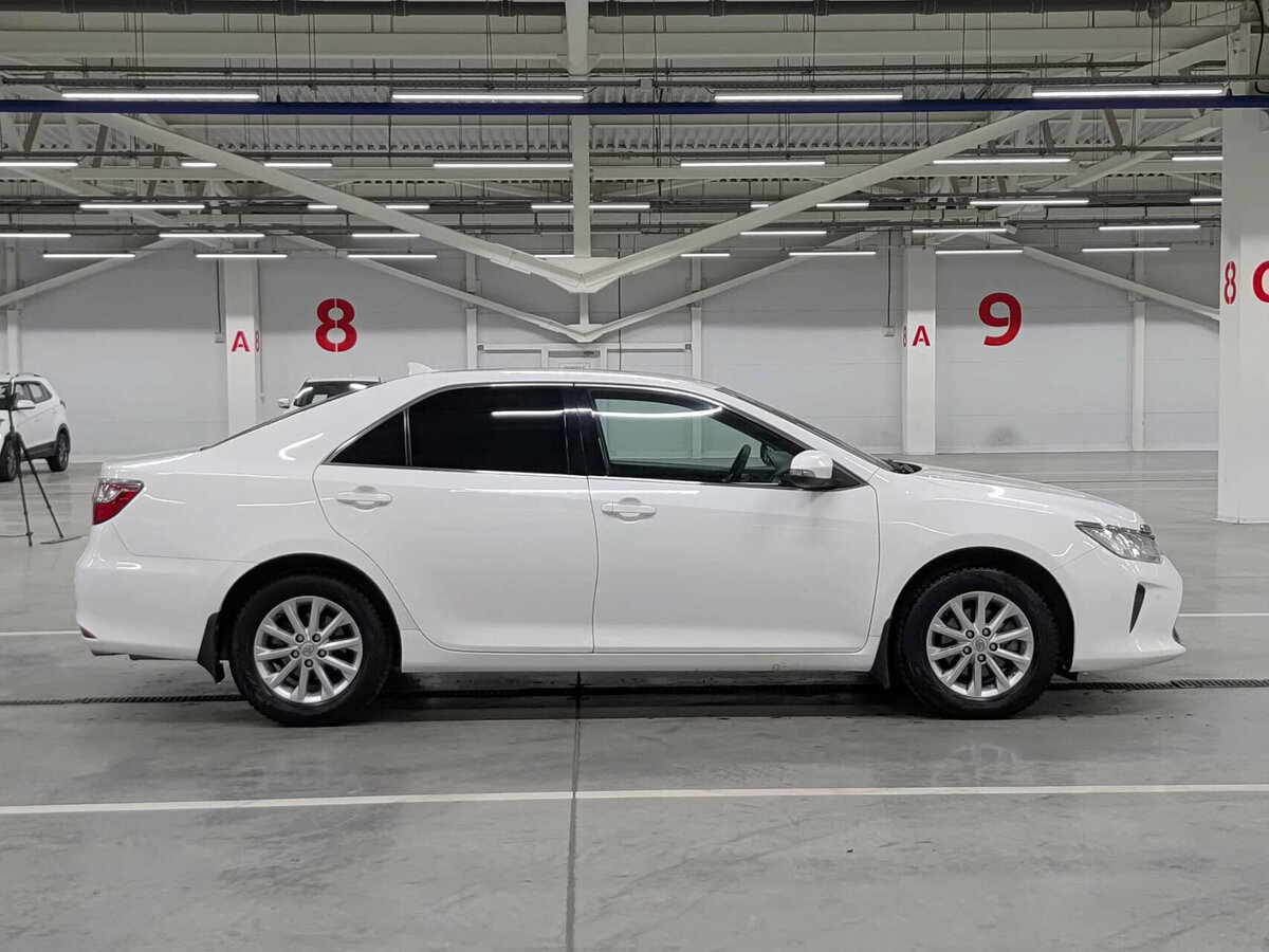 Toyota Camry с пробегом — 2017 год. Фото: #3