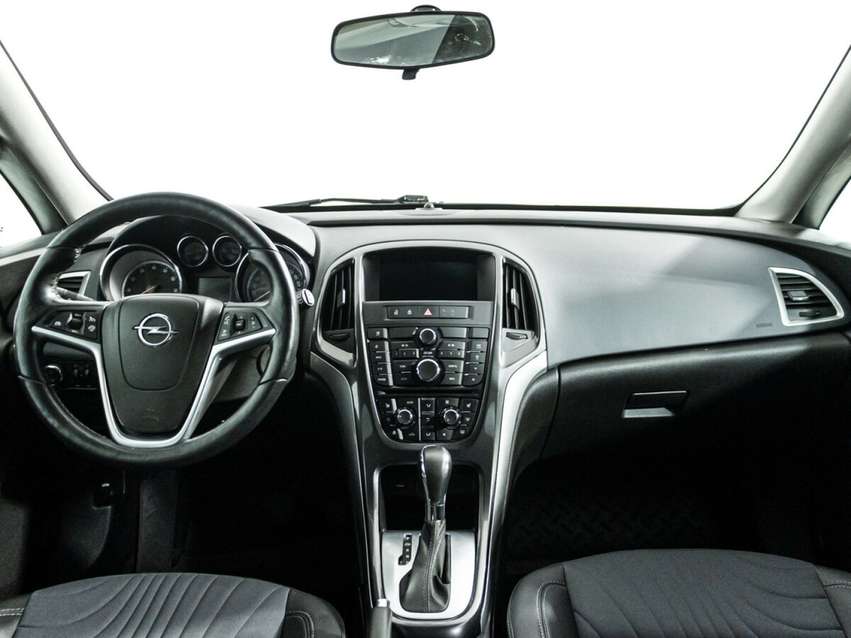 Opel Astra с пробегом — 2014 год. Фото: #12