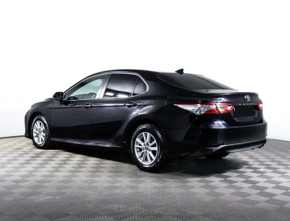 Toyota Camry с пробегом — 2018 год. Фото: #6