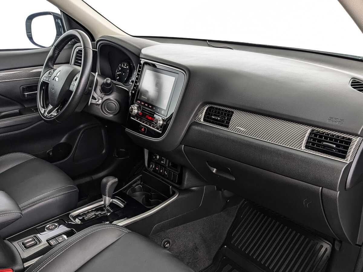 Mitsubishi Outlander с пробегом — 2021 год. Фото: #8