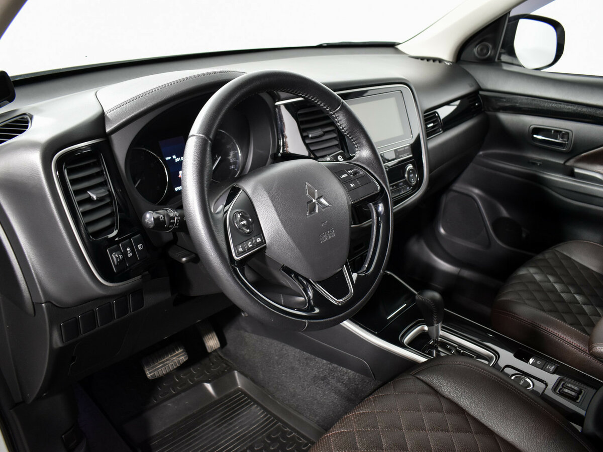 Mitsubishi Outlander с пробегом — 2019 год. Фото: #6