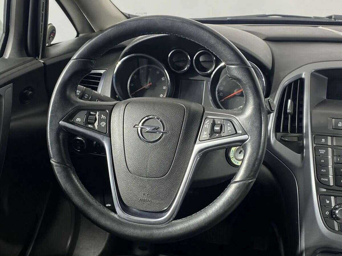 Opel Astra с пробегом — 2012 год. Фото: #9
