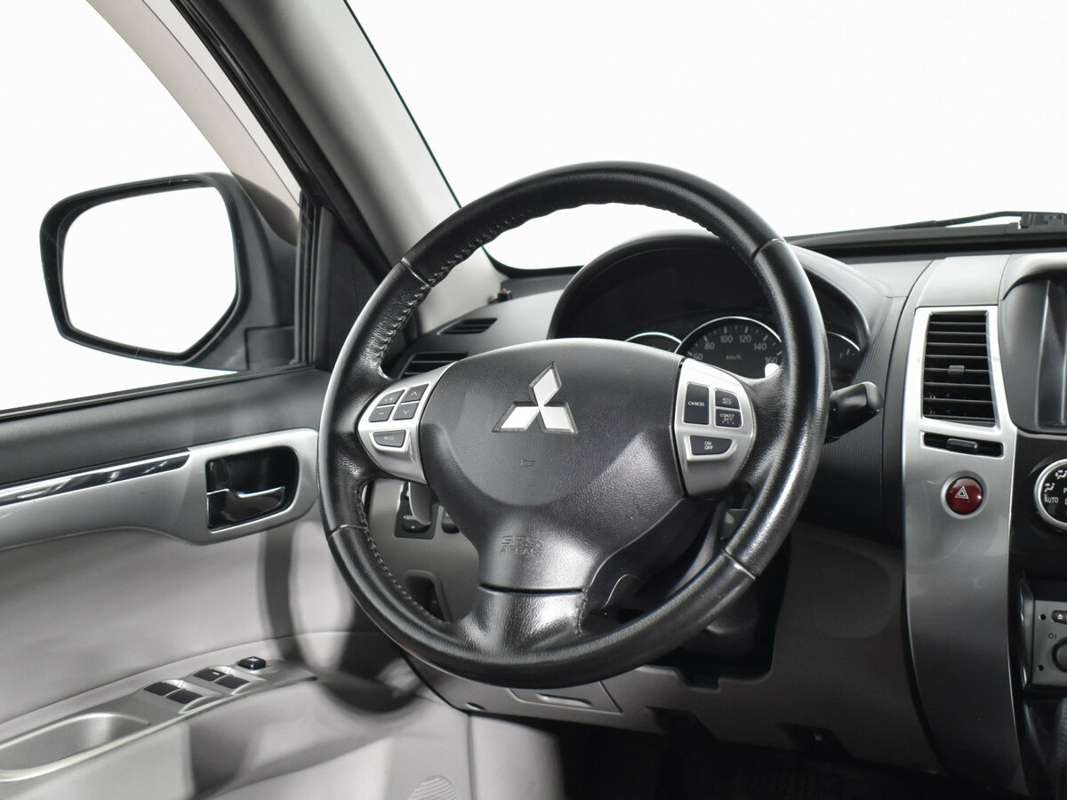 Mitsubishi Pajero Sport с пробегом — 2012 год. Фото: #13