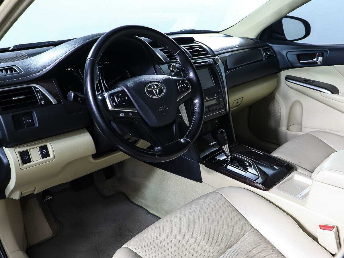 Toyota Camry с пробегом — 2015 год. Фото: #11