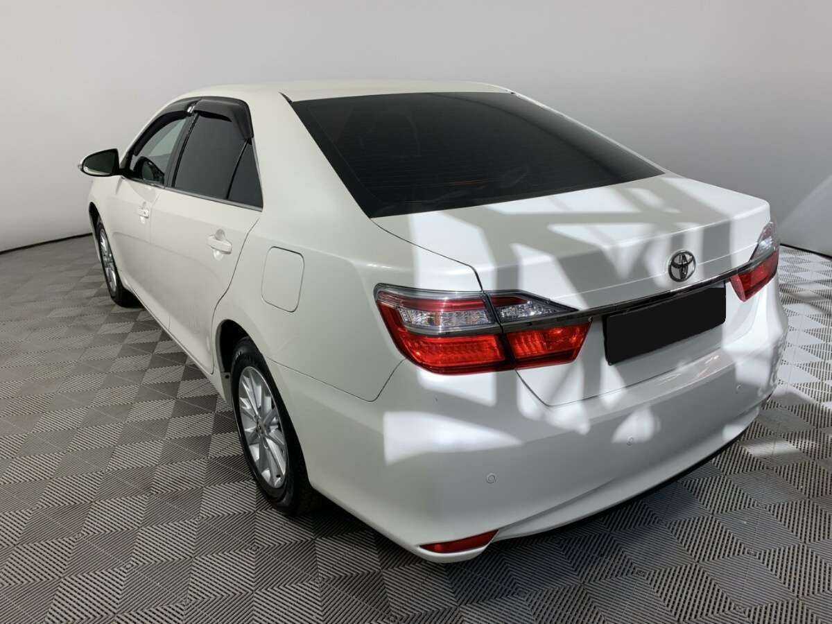 Toyota Camry с пробегом — 2016 год. Фото: #6