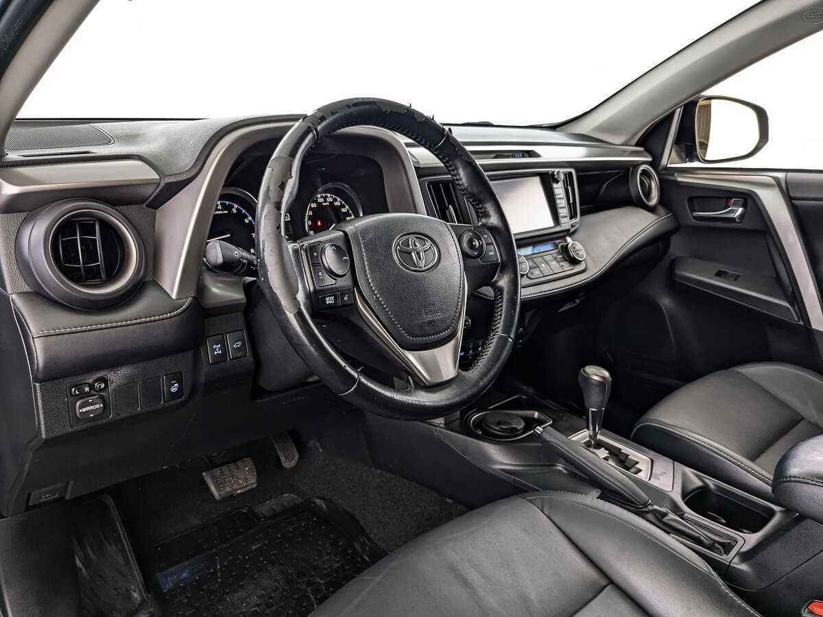 Toyota RAV4 с пробегом — 2017 год. Фото: #9
