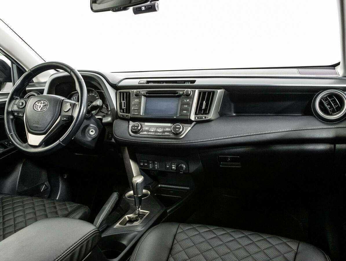 Toyota RAV4 с пробегом — 2014 год. Фото: #8