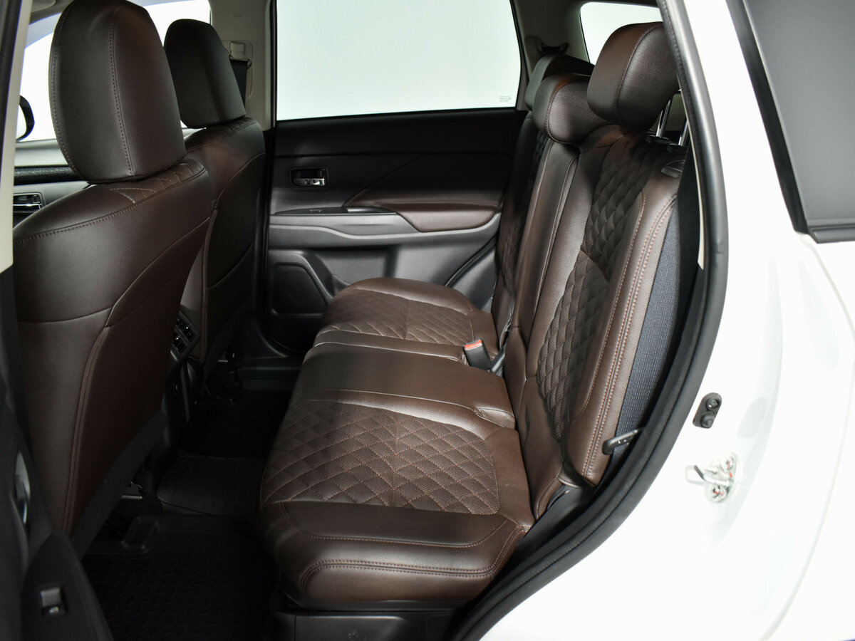Mitsubishi Outlander с пробегом — 2019 год. Фото: #10