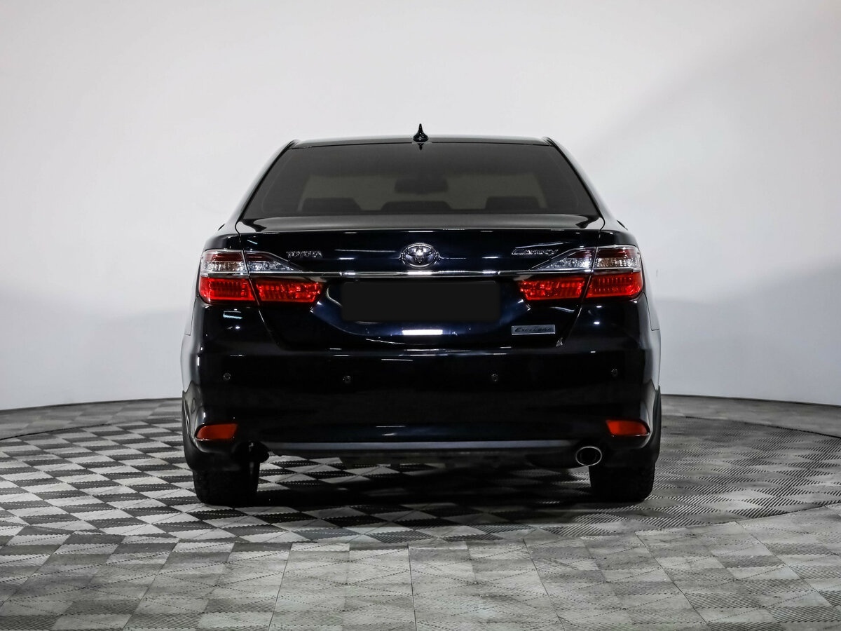 Toyota Camry с пробегом — 2016 год. Фото: #4
