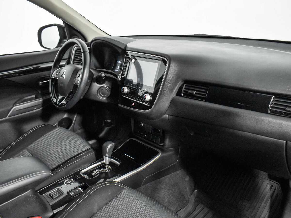 Mitsubishi Outlander с пробегом — 2021 год. Фото: #13
