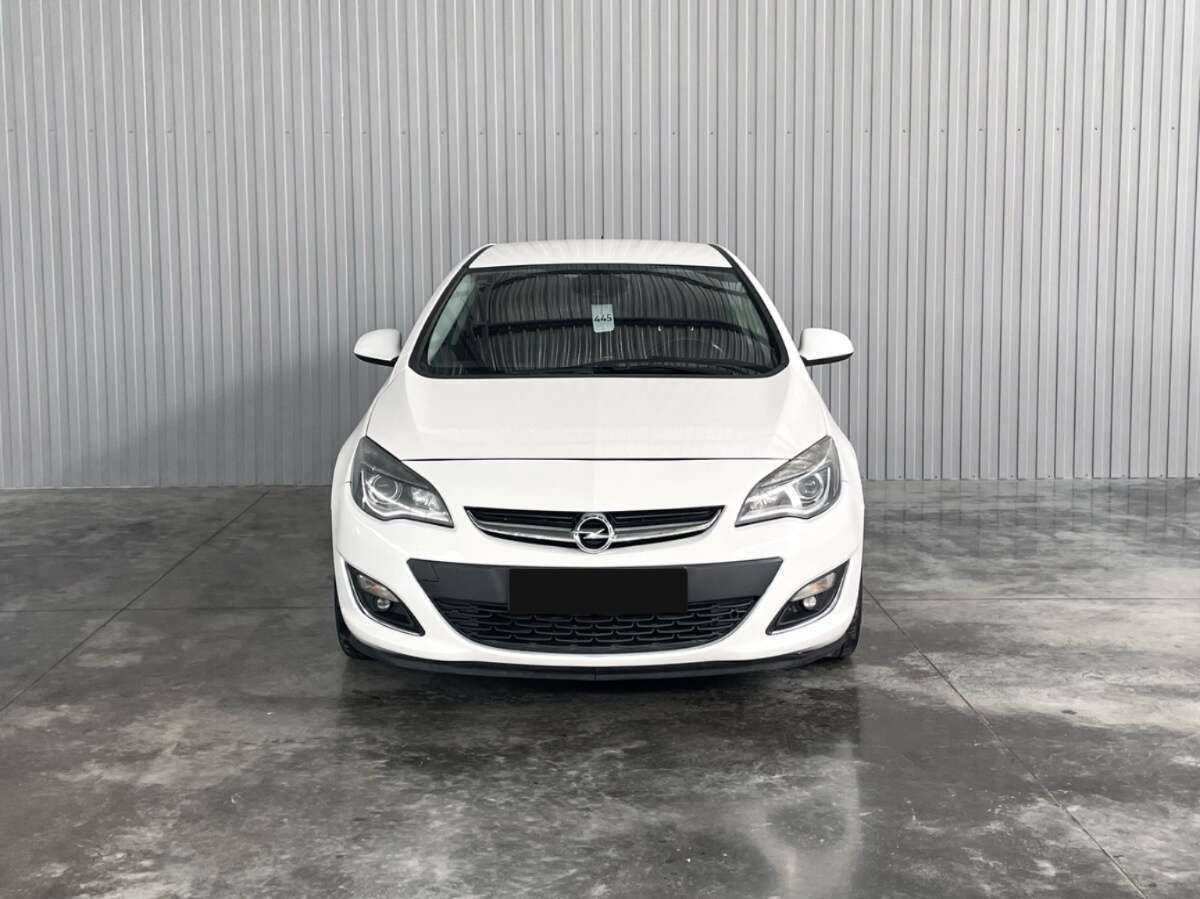 Opel Astra с пробегом — 2014 год. Фото: #1