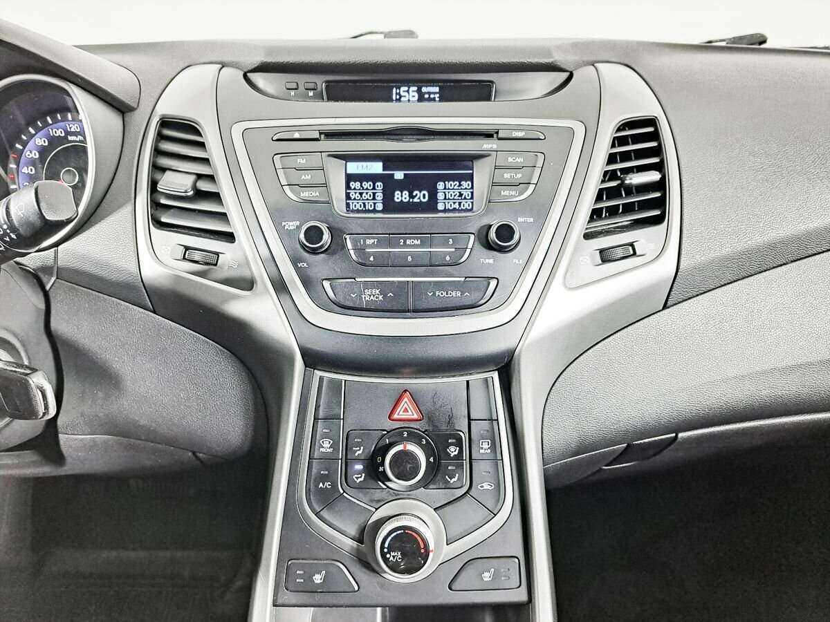 Hyundai Elantra с пробегом — 2015 год. Фото: #12