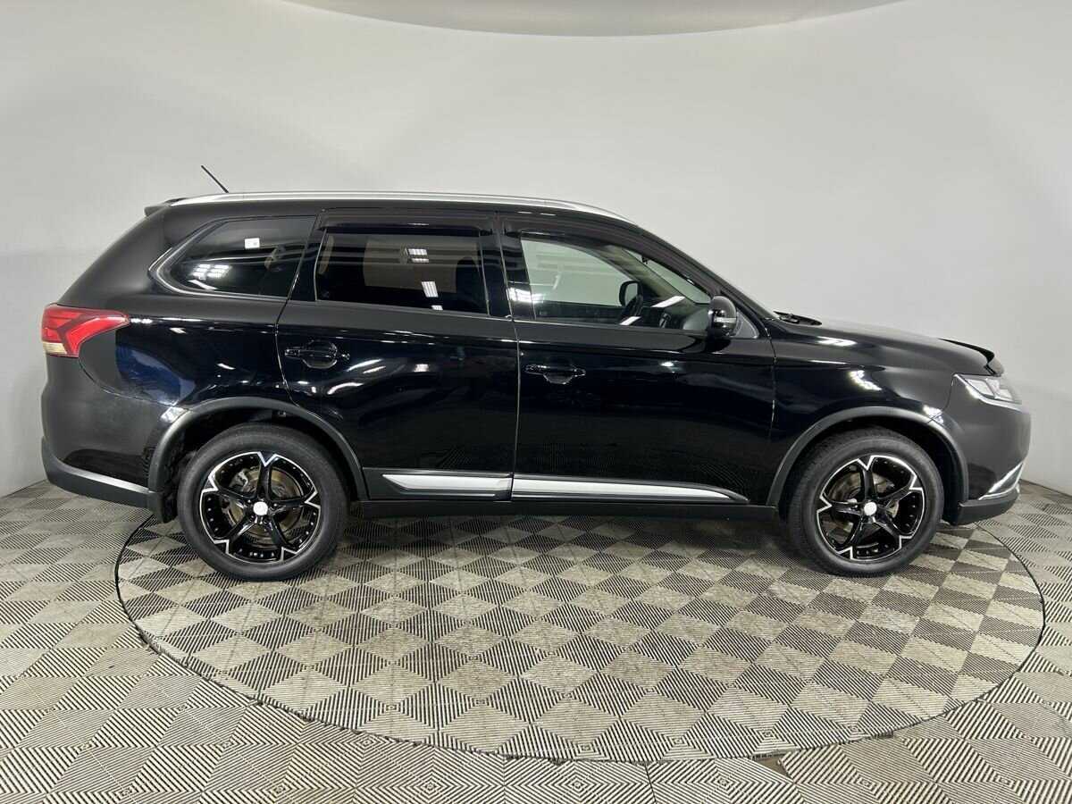 Mitsubishi Outlander с пробегом — 2015 год. Фото: #3