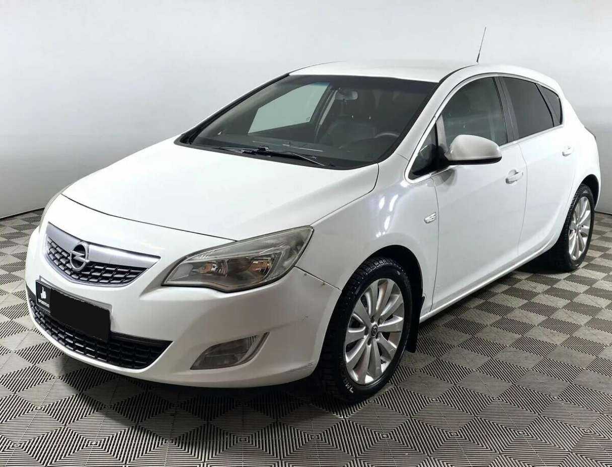 Opel Astra с пробегом — 2012 год. Фото: #0