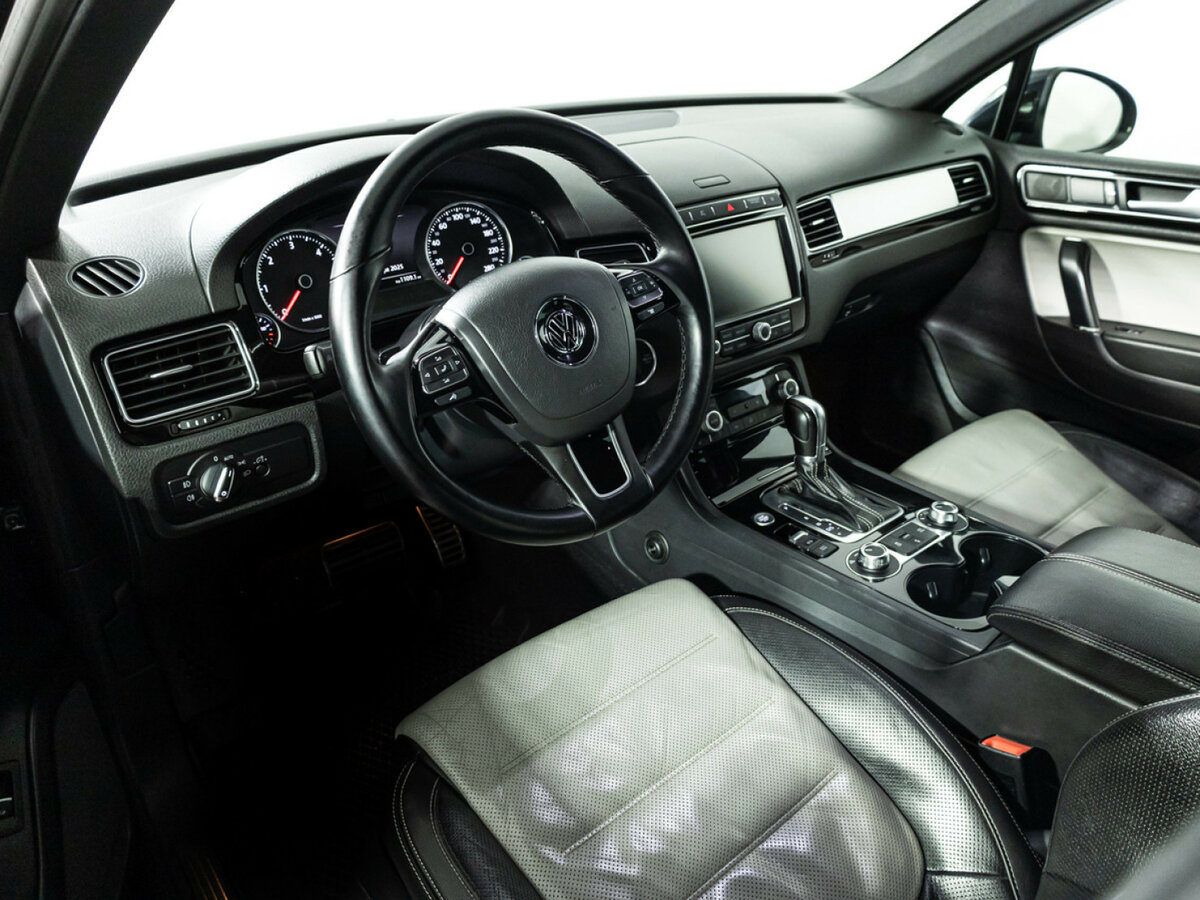 Volkswagen Touareg с пробегом — 2017 год. Фото: #8