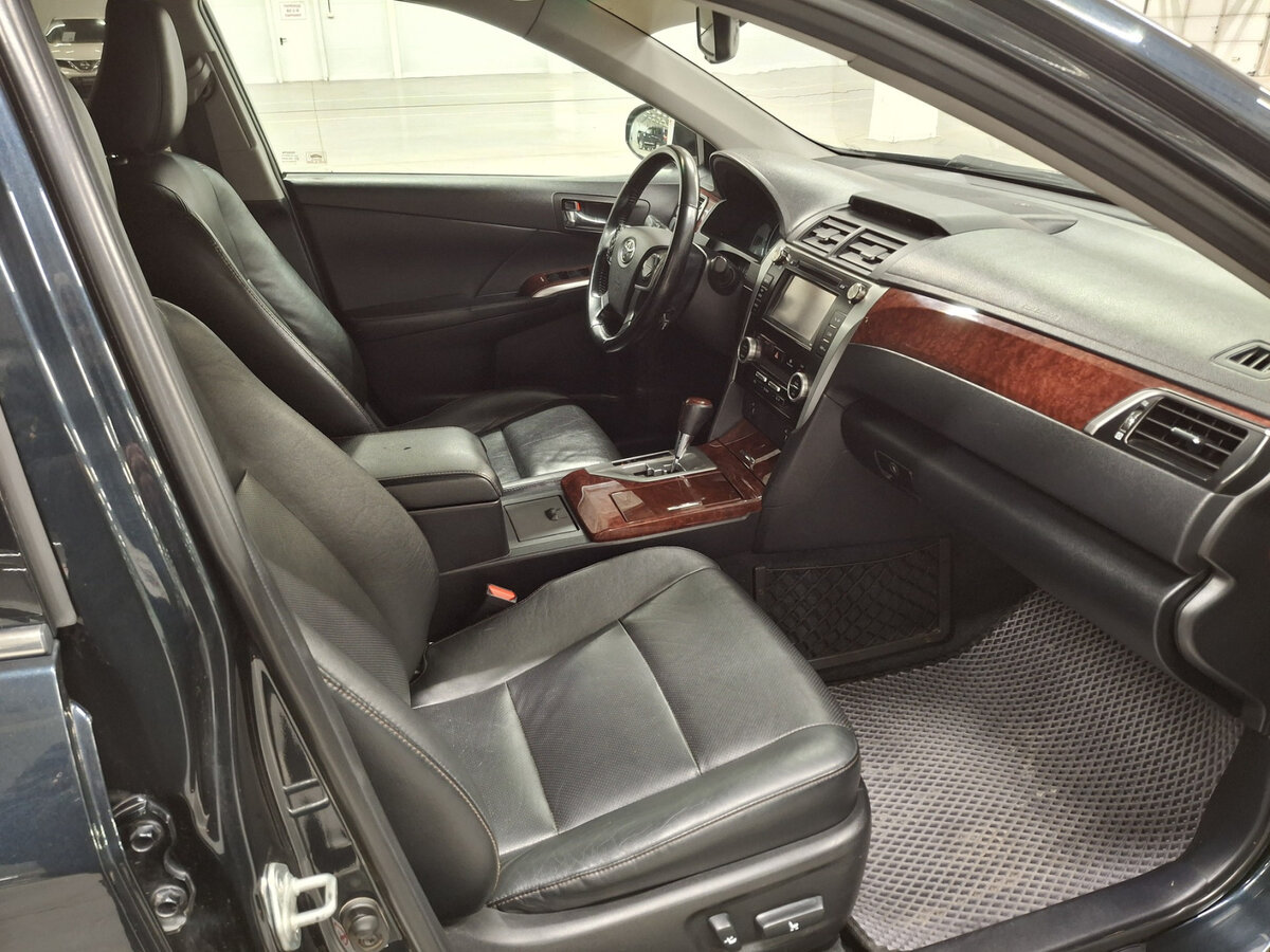 Toyota Camry с пробегом — 2014 год. Фото: #14