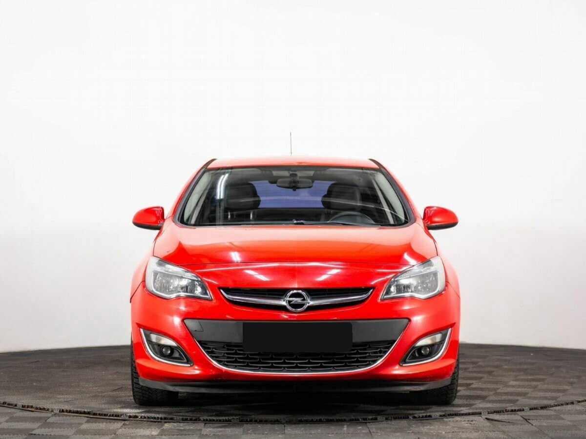 Opel Astra с пробегом — 2013 год. Фото: #1