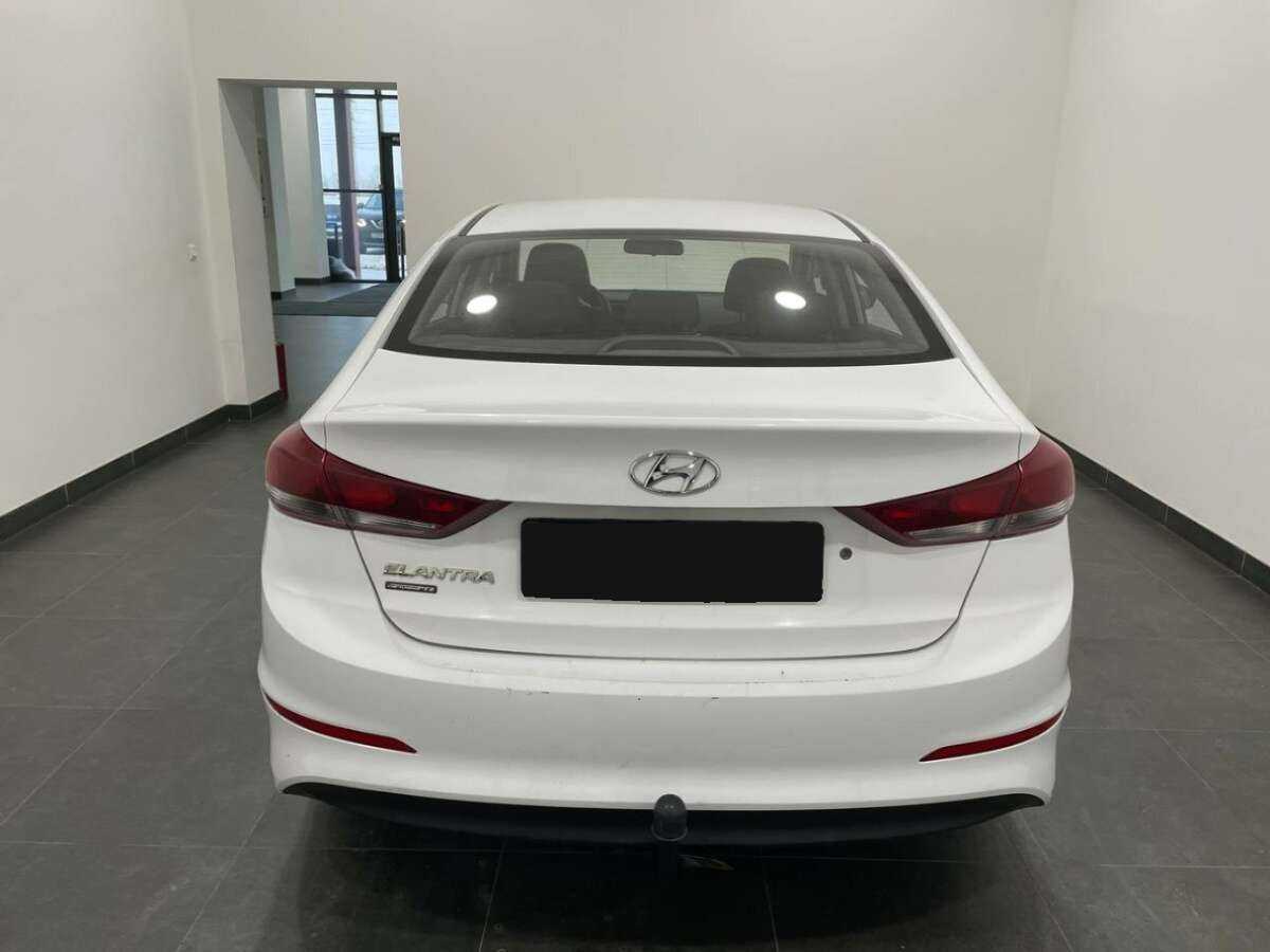 Hyundai Elantra с пробегом — 2016 год. Фото: #3