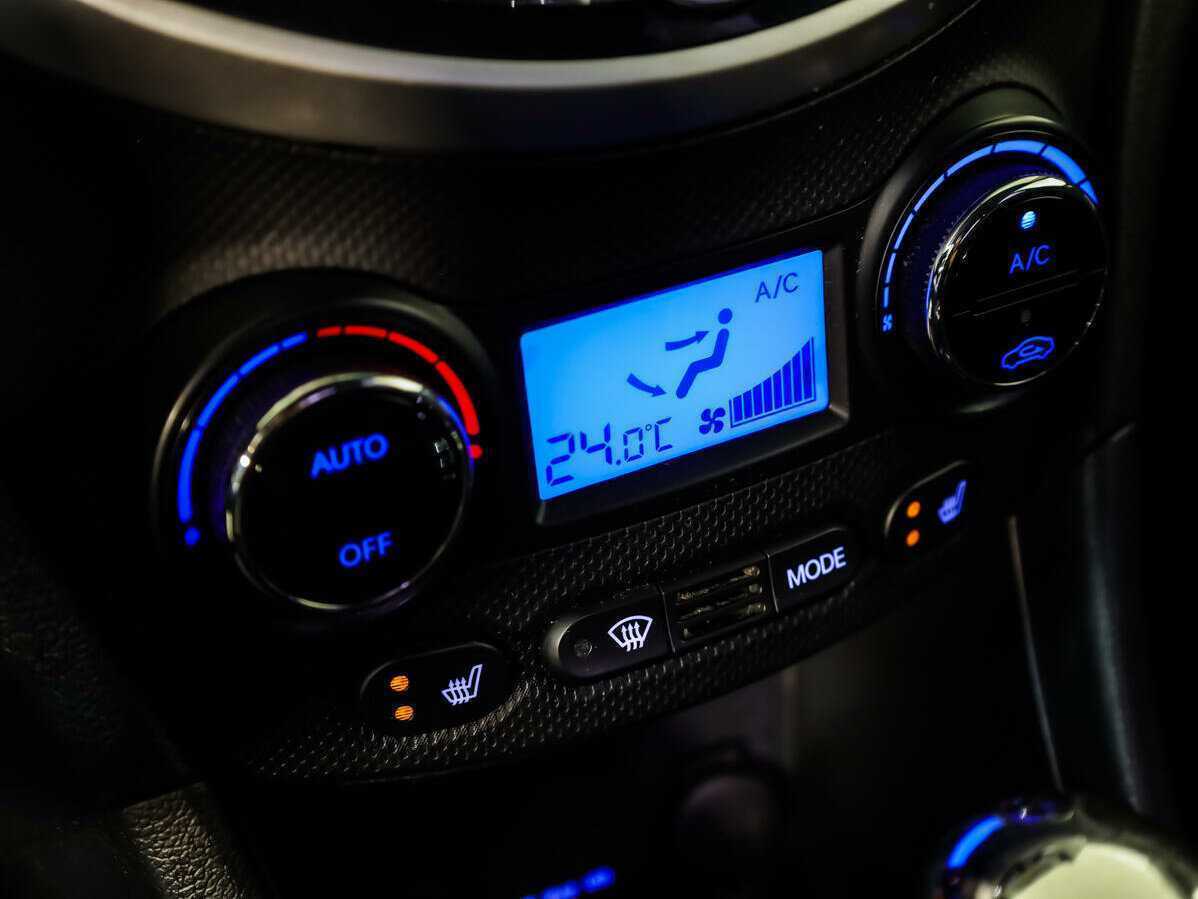 Hyundai Solaris с пробегом — 2012 год. Фото: #13