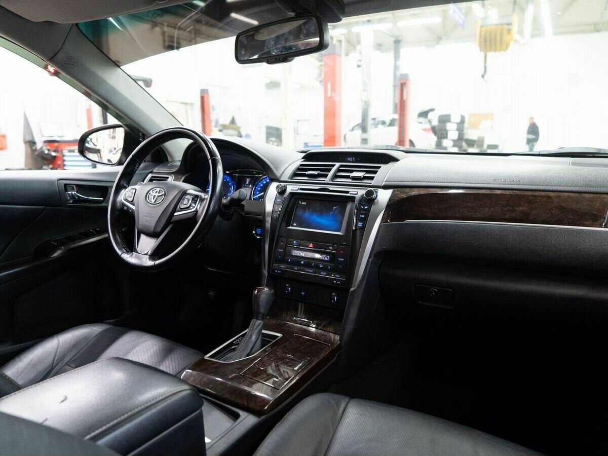 Toyota Camry с пробегом — 2017 год. Фото: #15