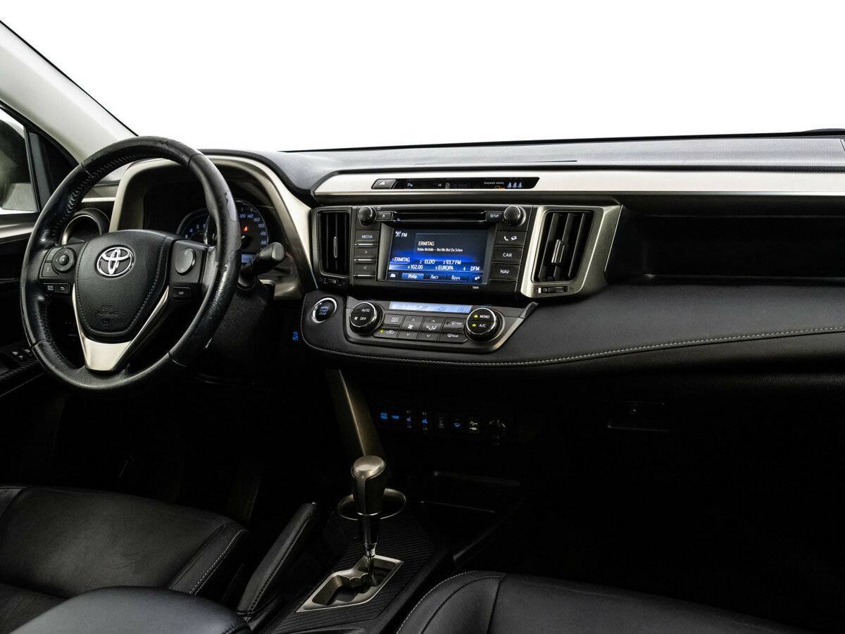 Toyota RAV4 с пробегом — 2015 год. Фото: #6
