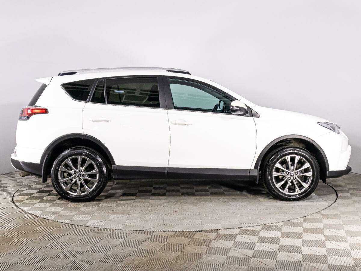Toyota RAV4 с пробегом — 2018 год. Фото: #3