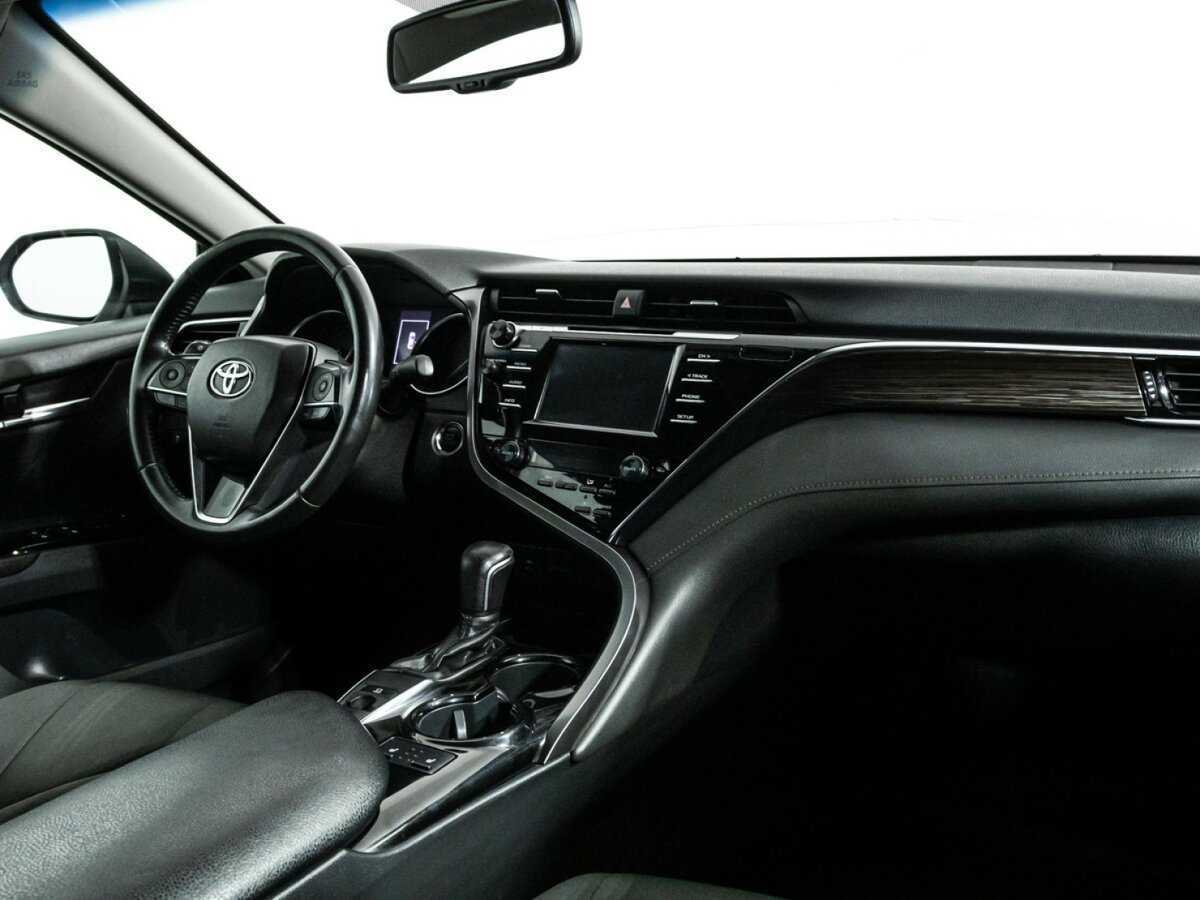 Toyota Camry с пробегом — 2019 год. Фото: #6