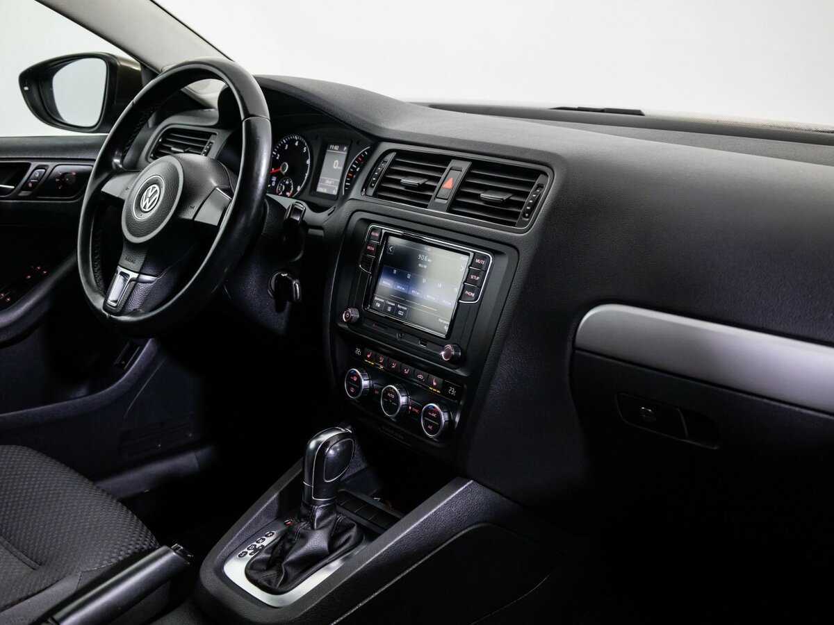 Volkswagen Jetta с пробегом — 2012 год. Фото: #16