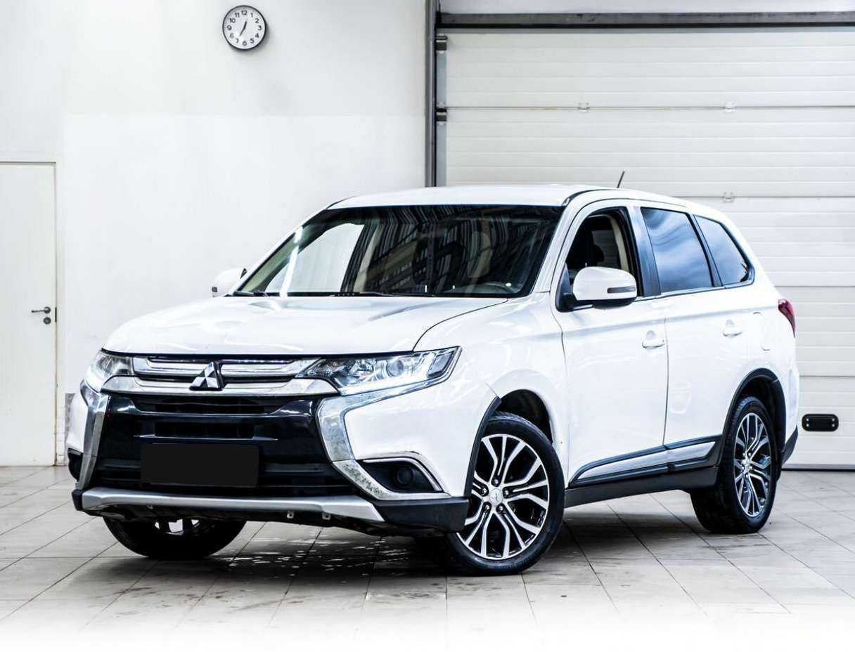 Mitsubishi Outlander с пробегом — 2015 год. Посмотреть фото