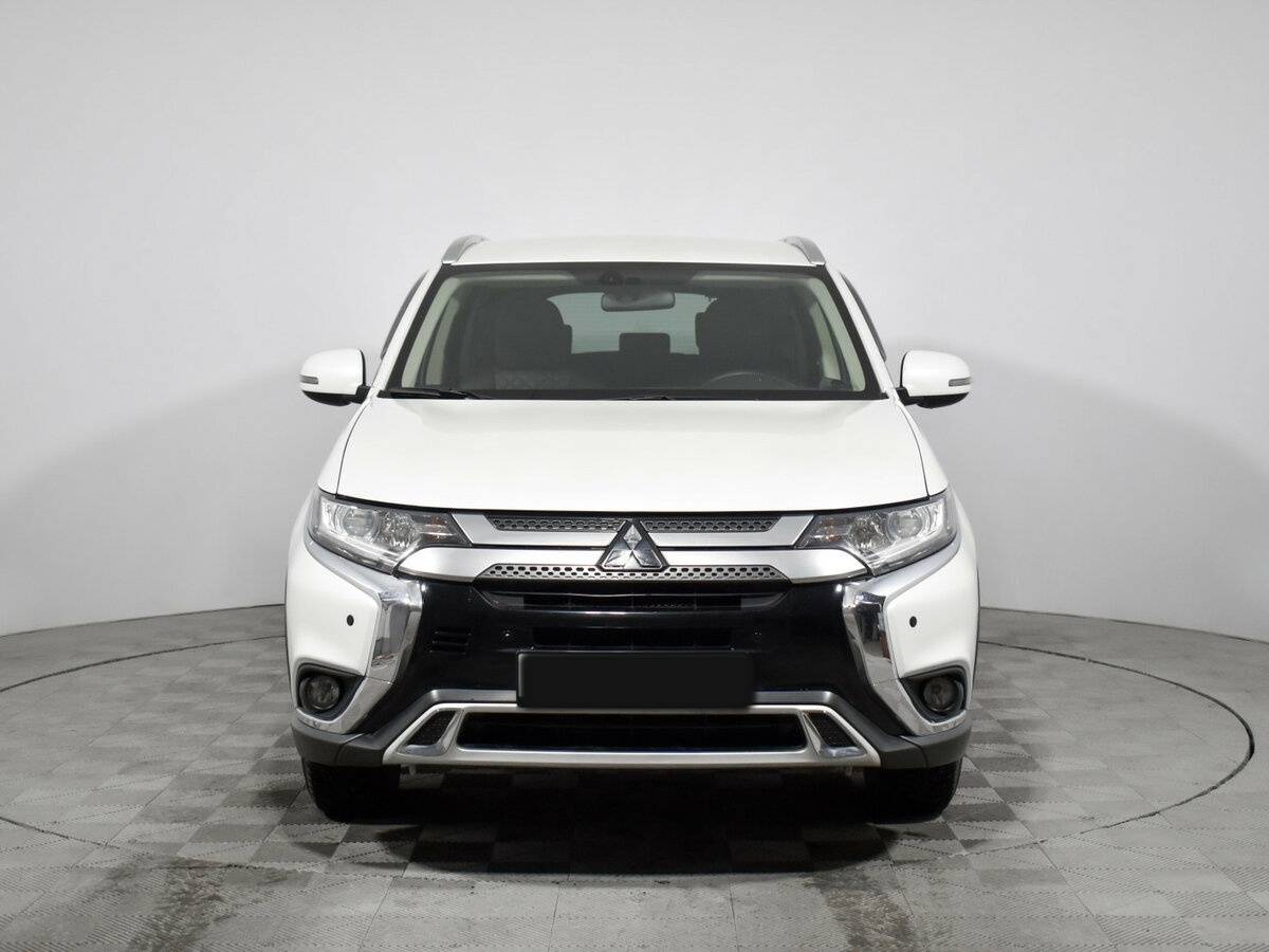 Mitsubishi Outlander с пробегом — 2019 год. Фото: #1