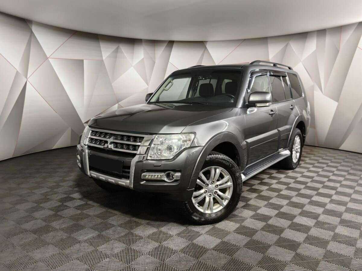 Mitsubishi Pajero с пробегом — 2015 год. Фото: #0