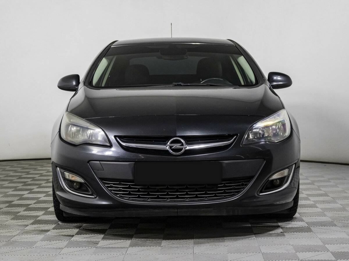 Opel Astra с пробегом — 2013 год. Фото: #1