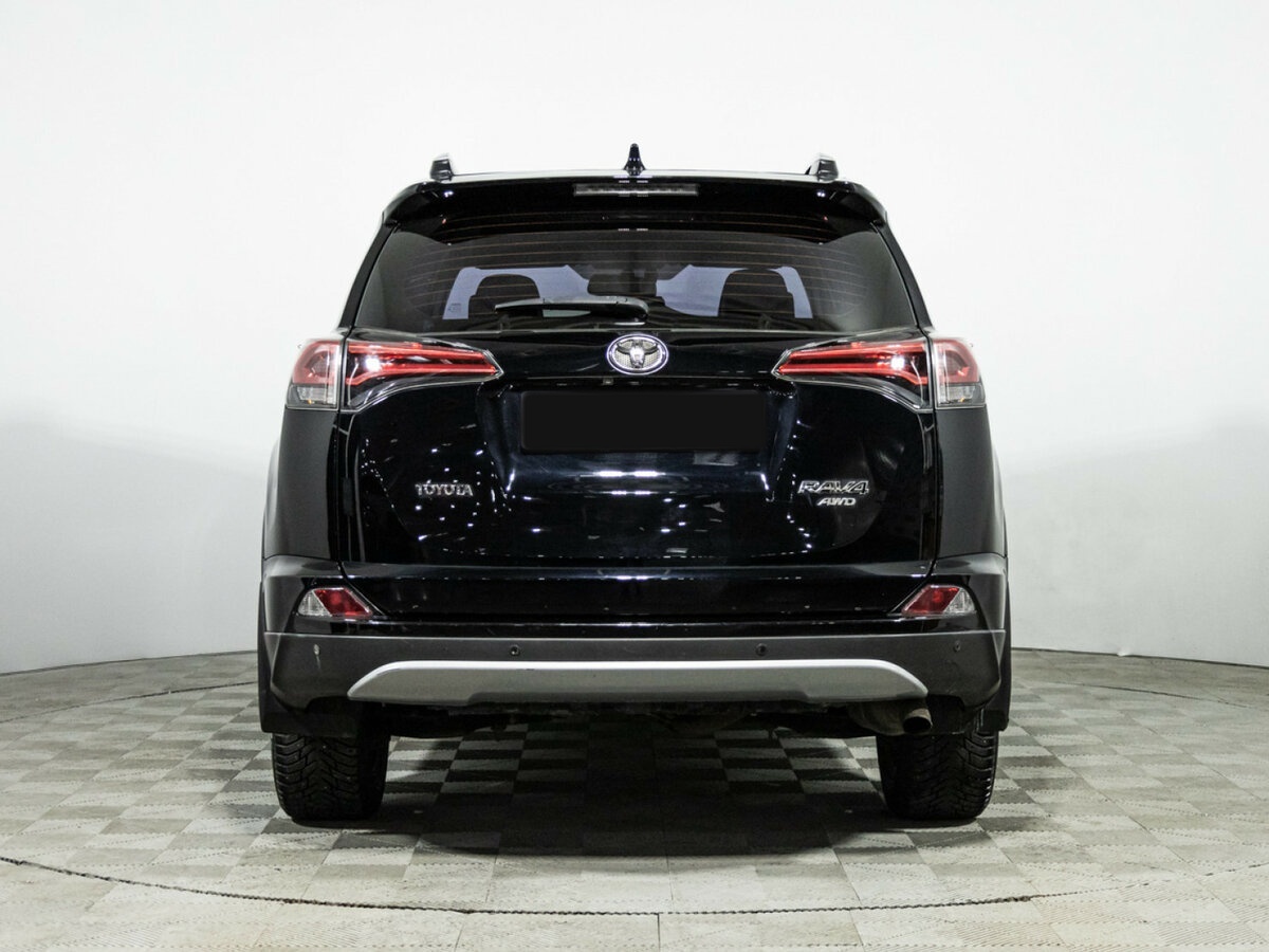 Toyota RAV4 с пробегом — 2017 год. Фото: #4