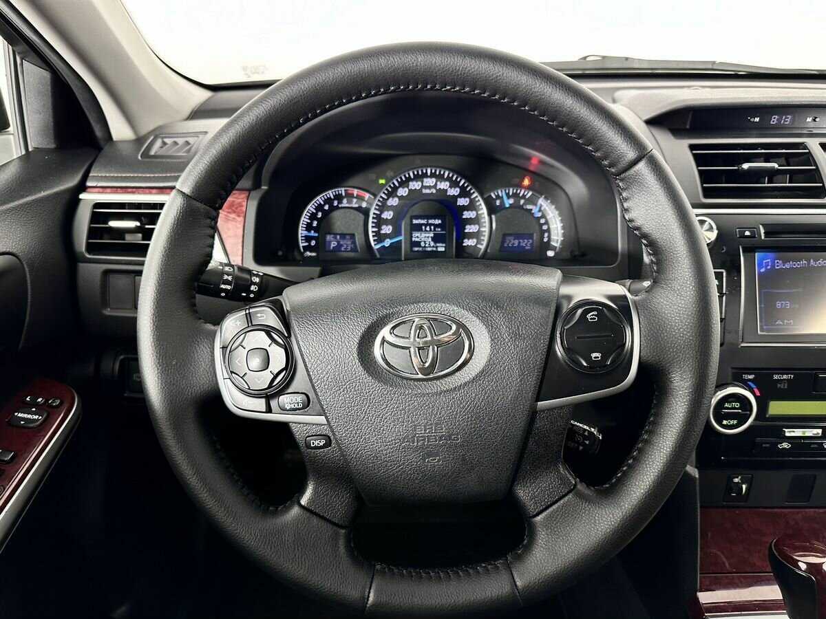 Toyota Camry с пробегом — 2014 год. Фото: #10