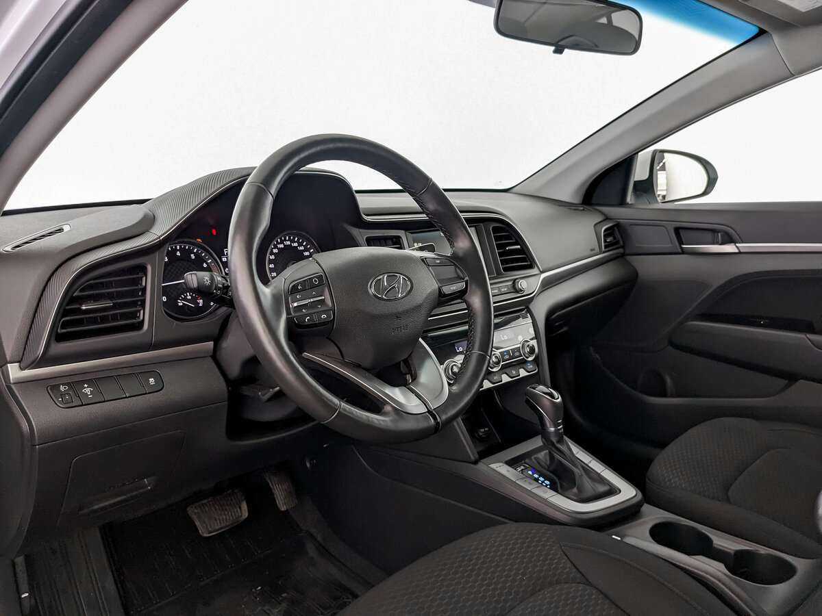 Hyundai Elantra с пробегом — 2020 год. Фото: #13