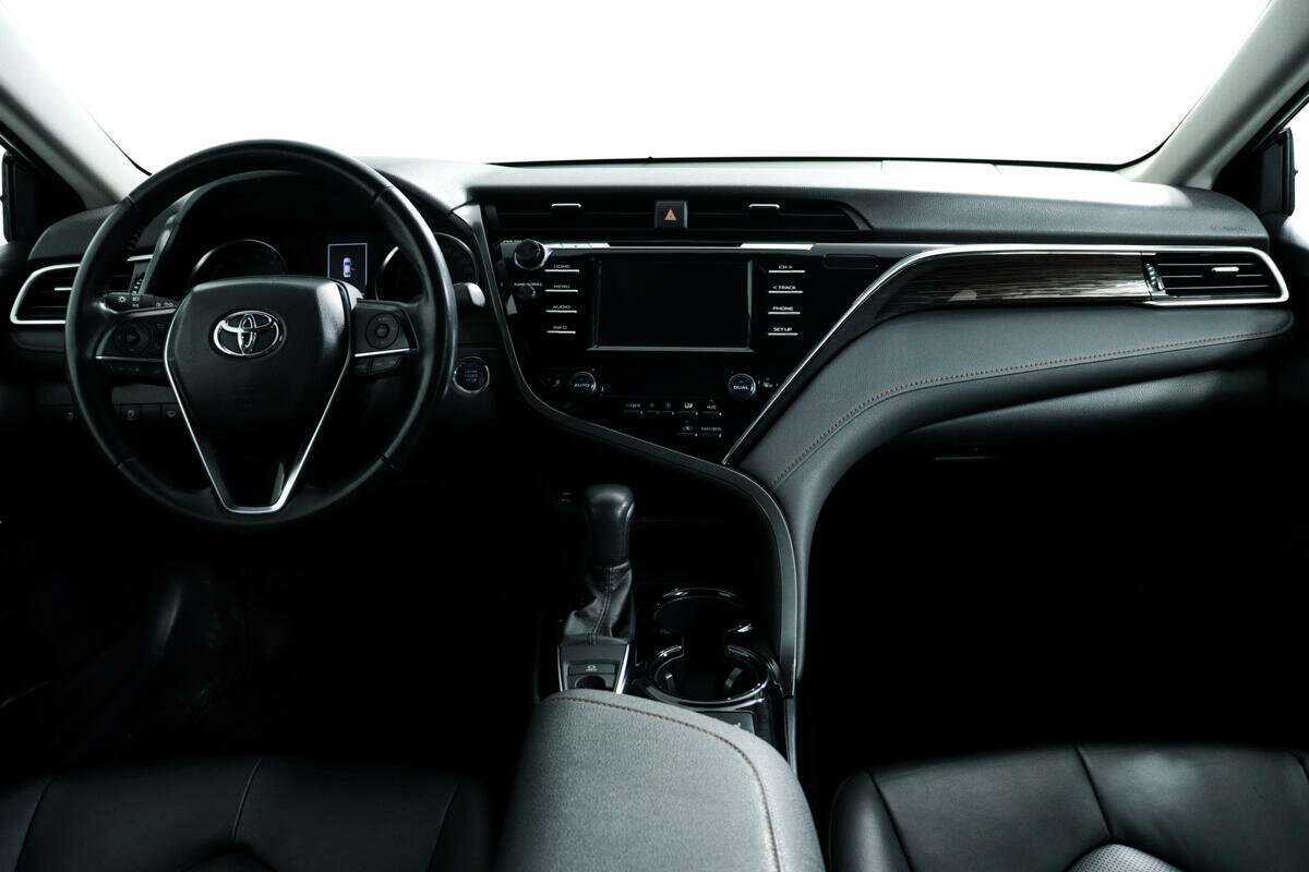 Toyota Camry с пробегом — 2019 год. Фото: #10
