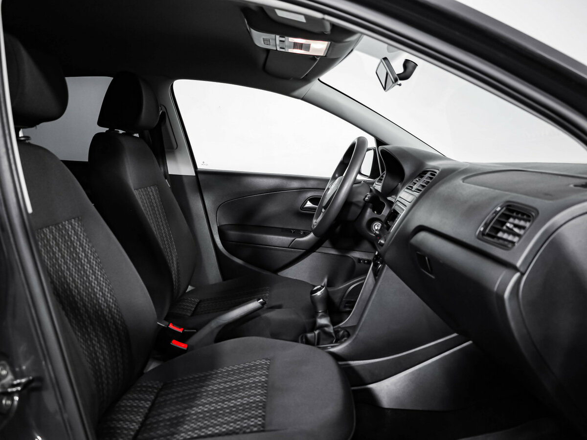 Volkswagen Polo с пробегом — 2018 год. Фото: #15