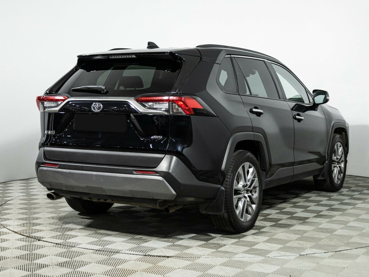 Toyota RAV4 с пробегом — 2021 год. Фото: #3