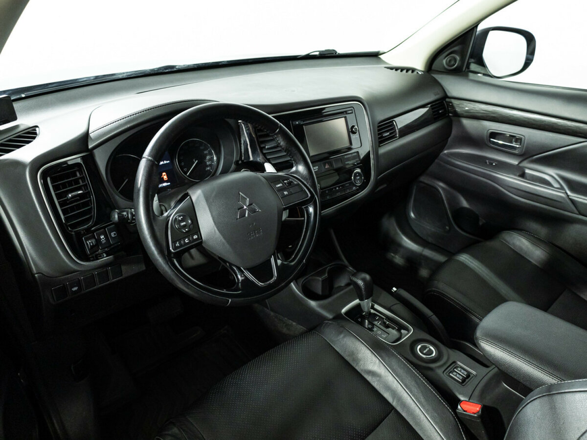 Mitsubishi Outlander с пробегом — 2016 год. Фото: #9