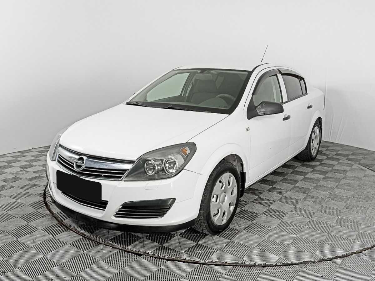 Opel Astra с пробегом — 2013 год. Фото: #0