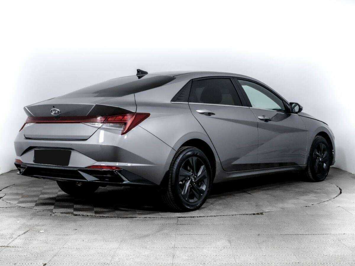 Hyundai Elantra с пробегом — 2021 год. Фото: #3
