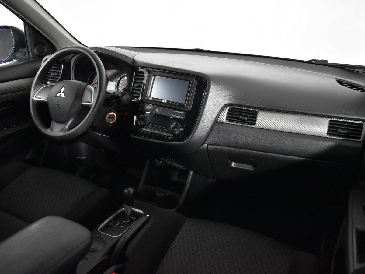 Mitsubishi Outlander с пробегом — 2015 год. Фото: #9