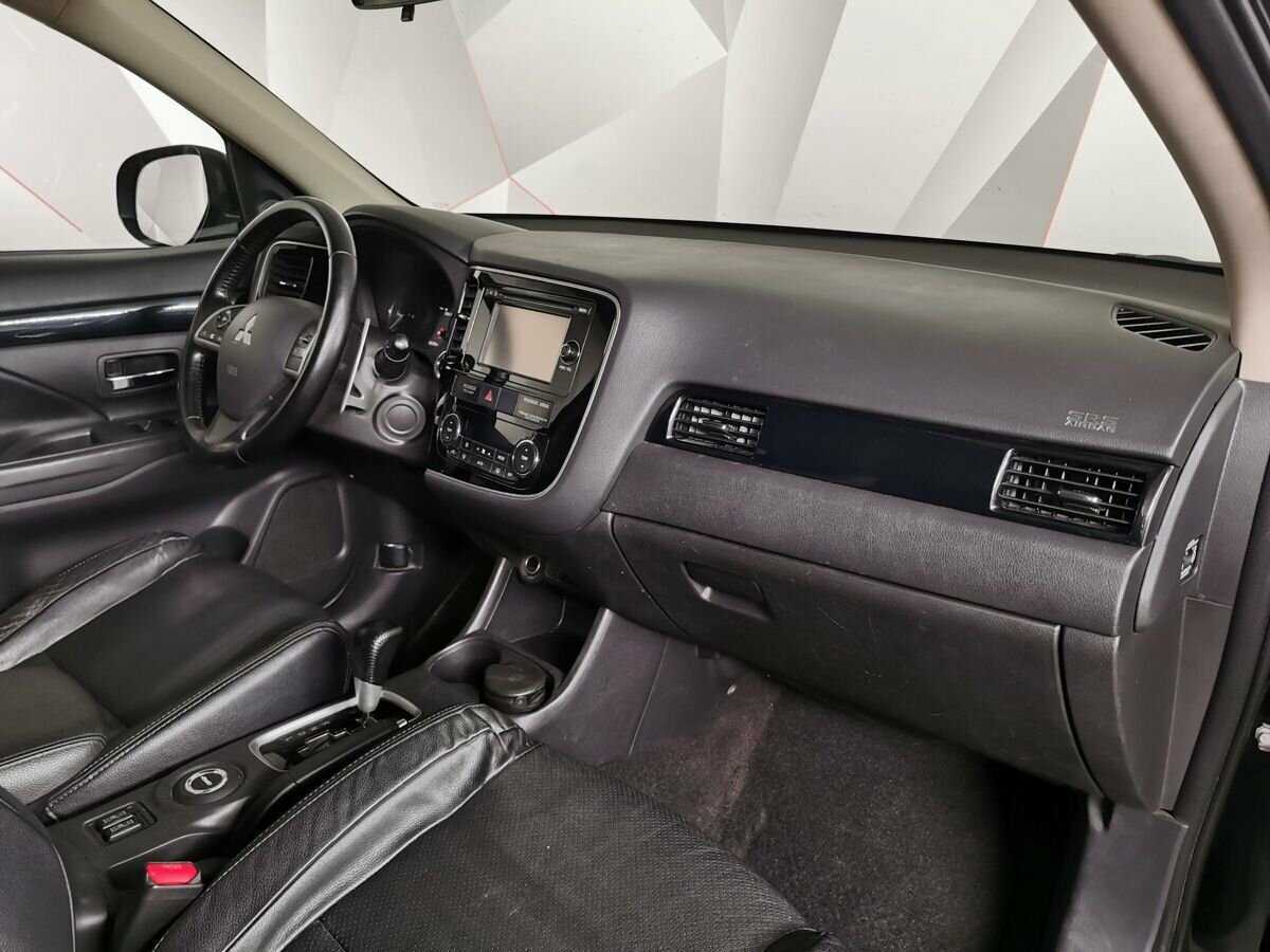 Mitsubishi Outlander с пробегом — 2014 год. Фото: #8
