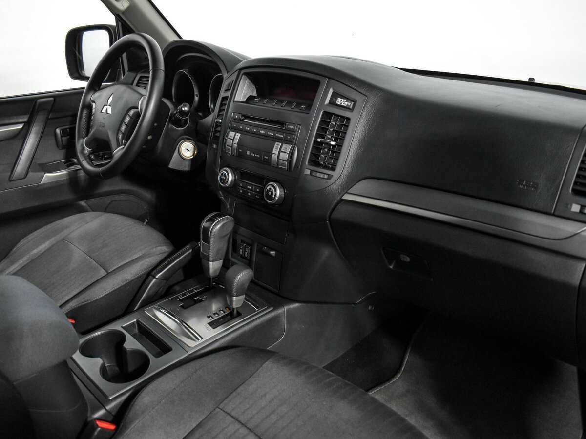 Mitsubishi Pajero с пробегом — 2013 год. Фото: #10