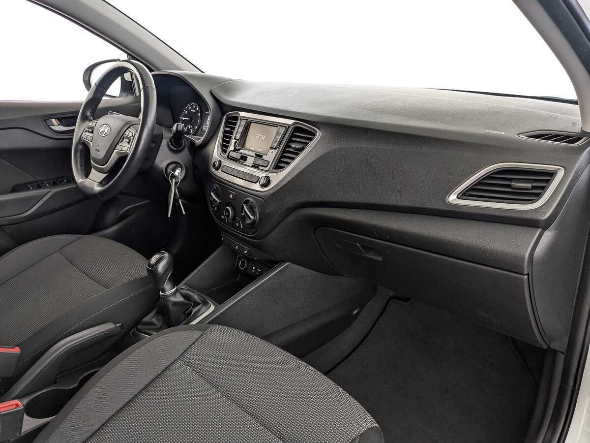 Hyundai Solaris с пробегом — 2017 год. Фото: #10